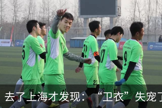 去了上海才发现：“卫衣”失宠了，满街都在穿“奶奶衫+半身裙”